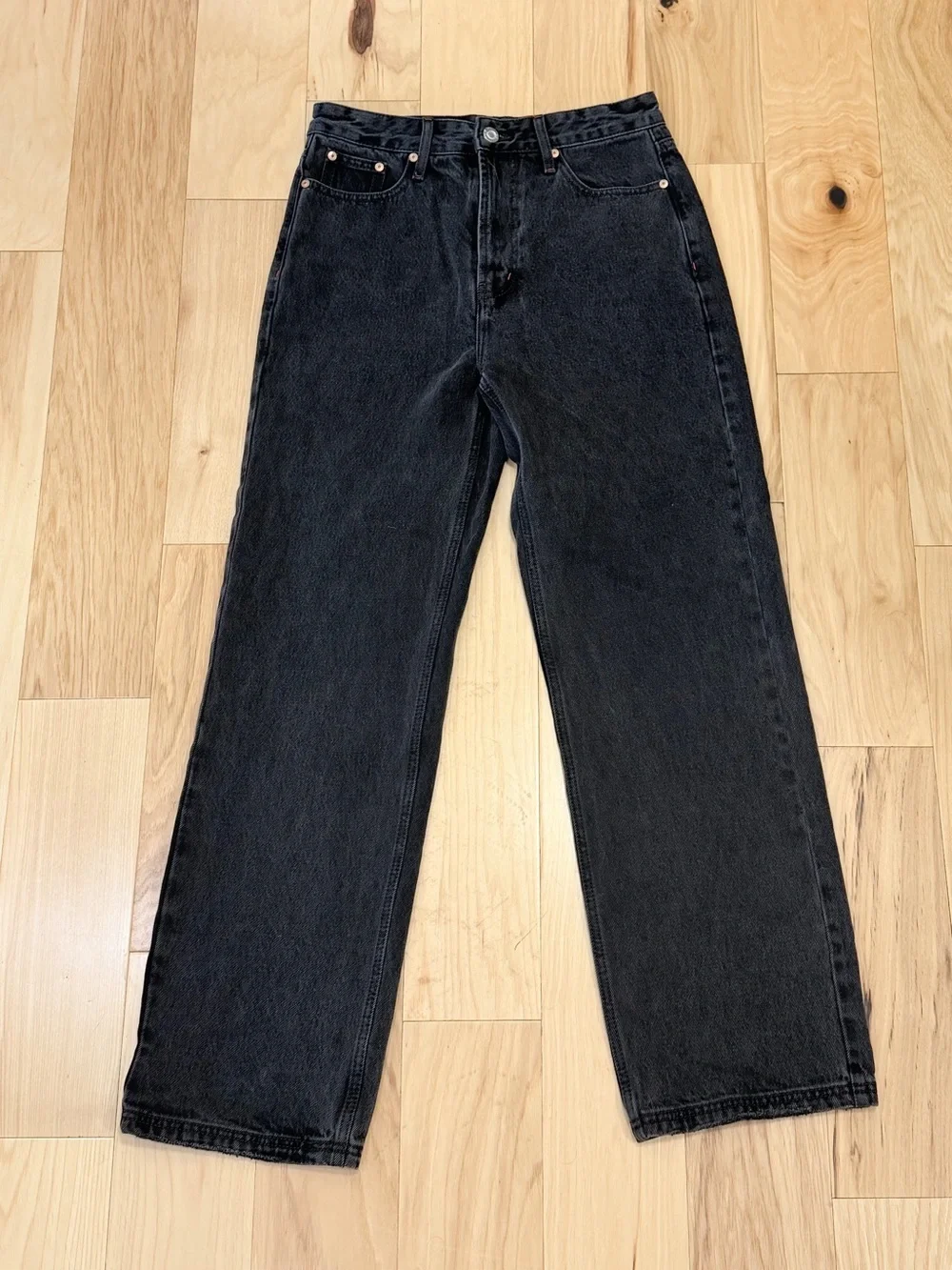 LIKE NEW Elwood Men’s Baggy Denim Pants in Washed Black